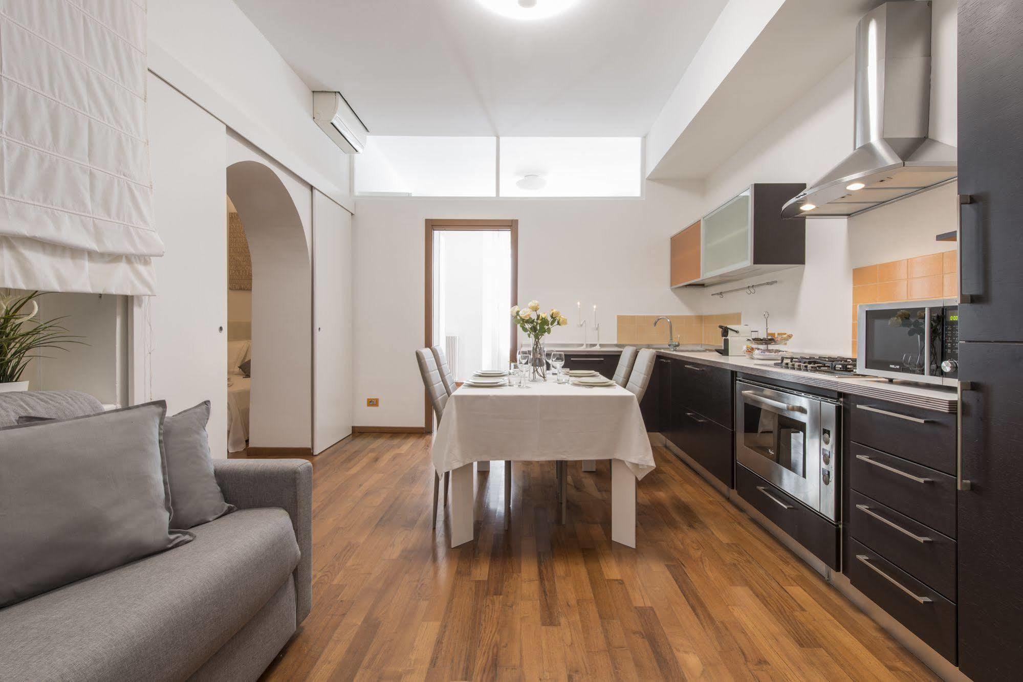 Milan Royal Suites エクステリア 写真