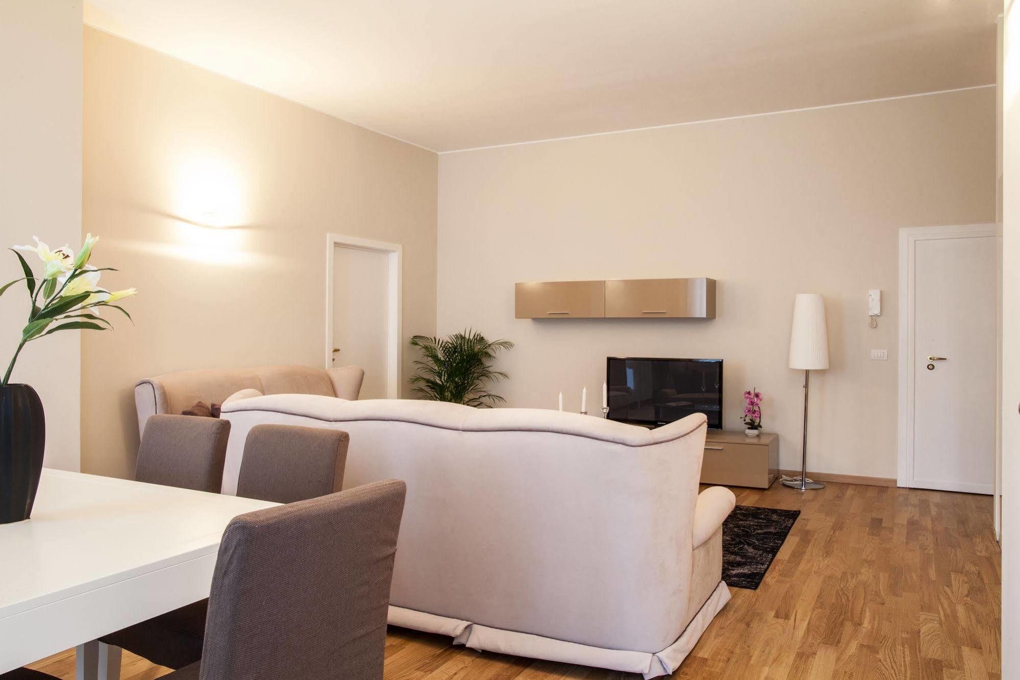 Milan Royal Suites エクステリア 写真
