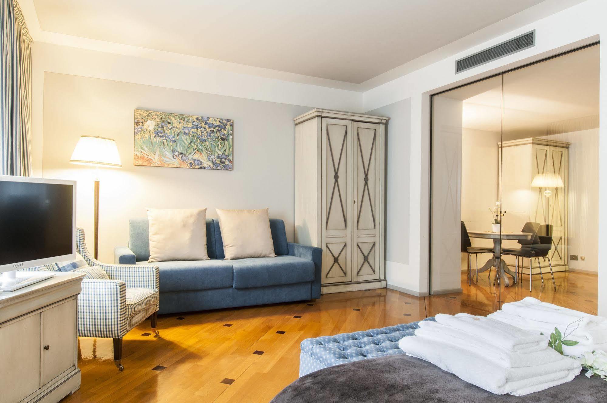 Milan Royal Suites エクステリア 写真