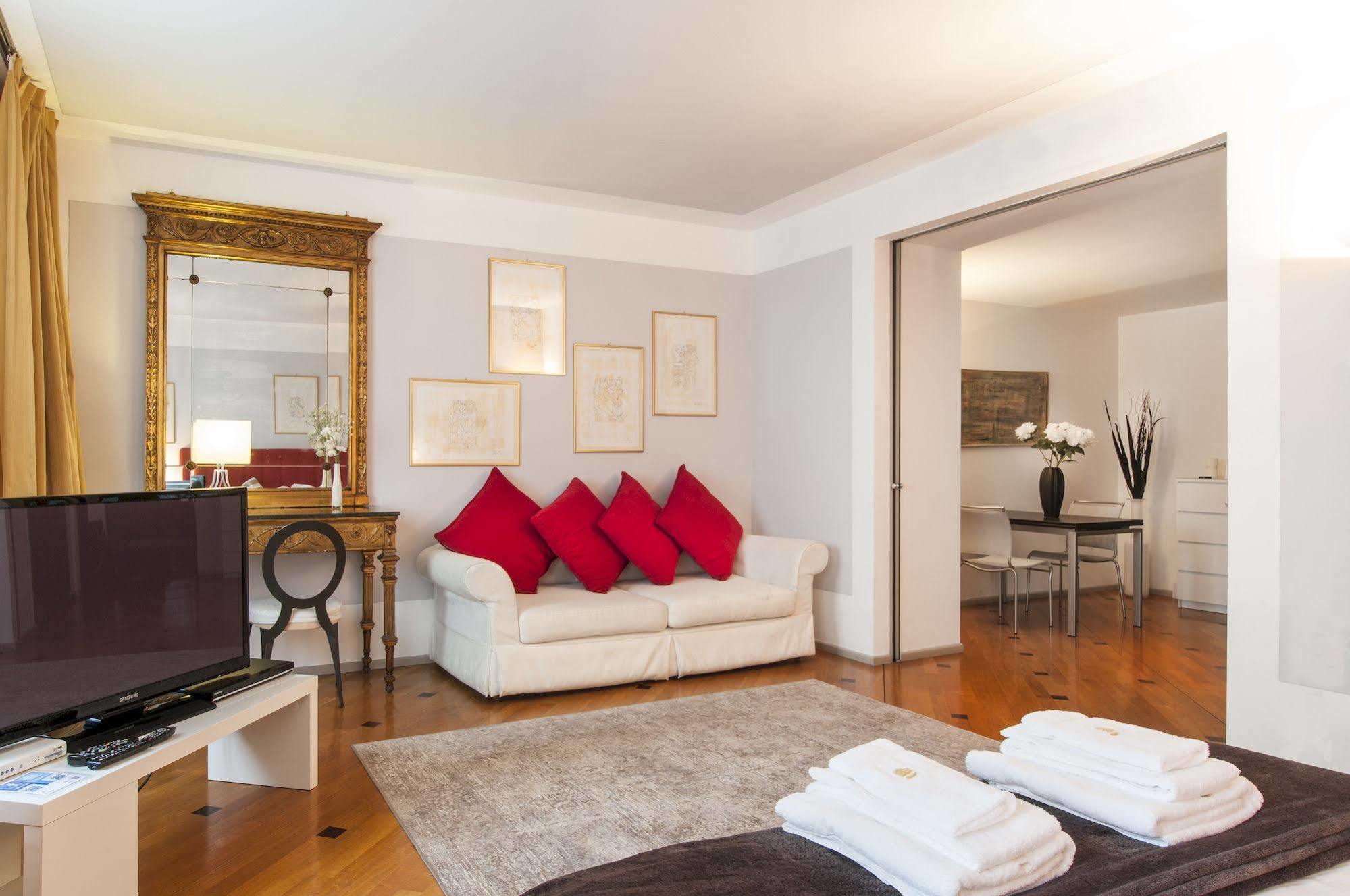 Milan Royal Suites エクステリア 写真
